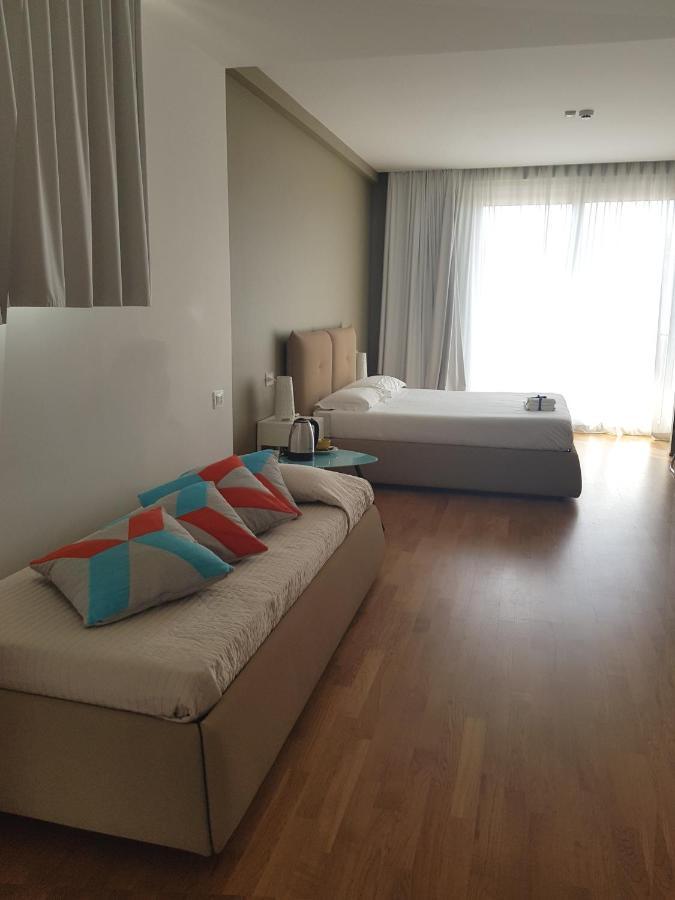 Copacabana Hotel Design มาร์เกริตา ดิ ซาวอยา ภายนอก รูปภาพ