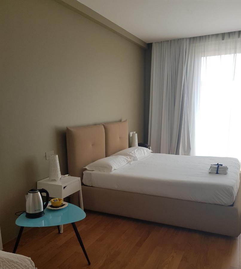Copacabana Hotel Design มาร์เกริตา ดิ ซาวอยา ภายนอก รูปภาพ