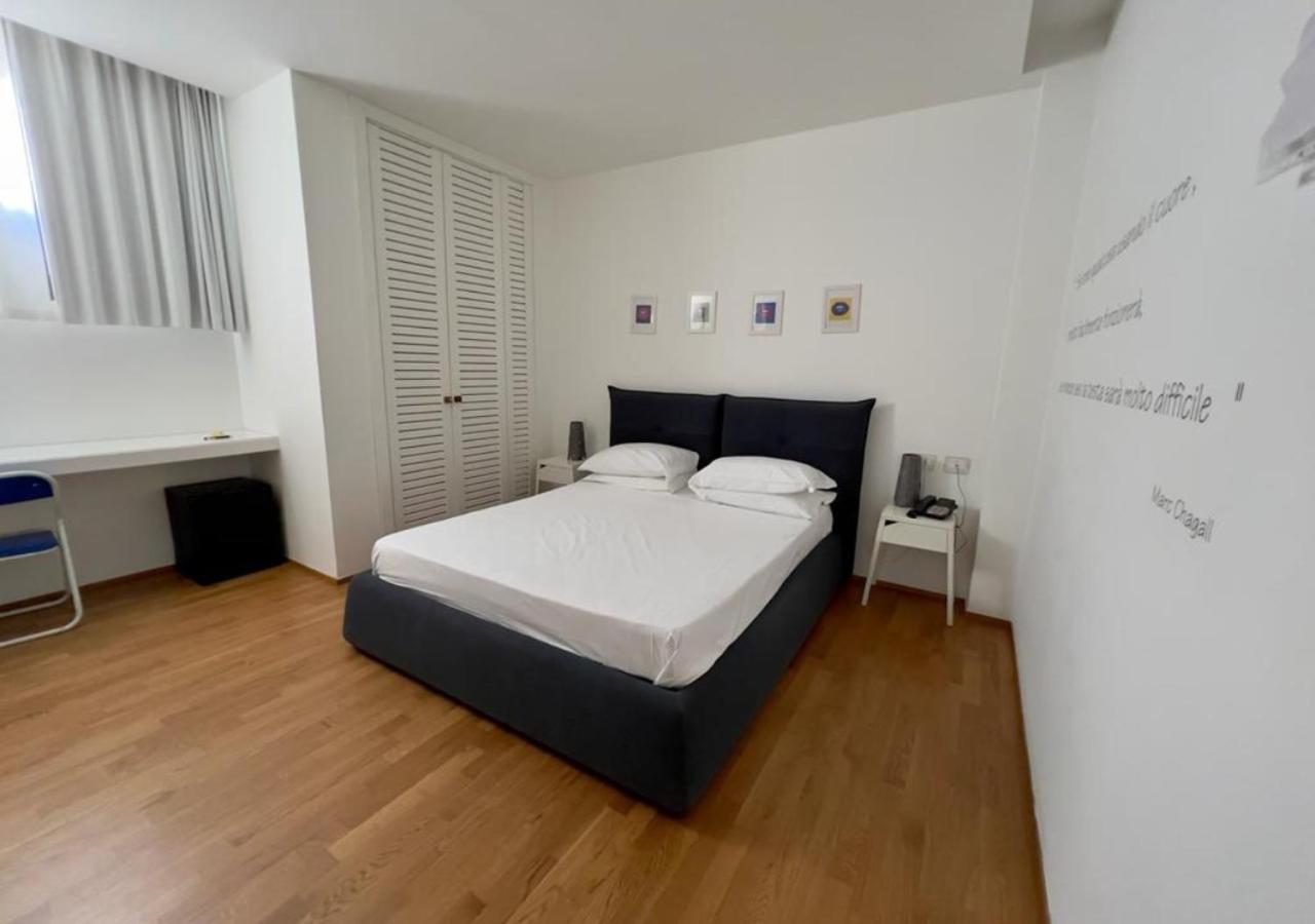 Copacabana Hotel Design มาร์เกริตา ดิ ซาวอยา ภายนอก รูปภาพ
