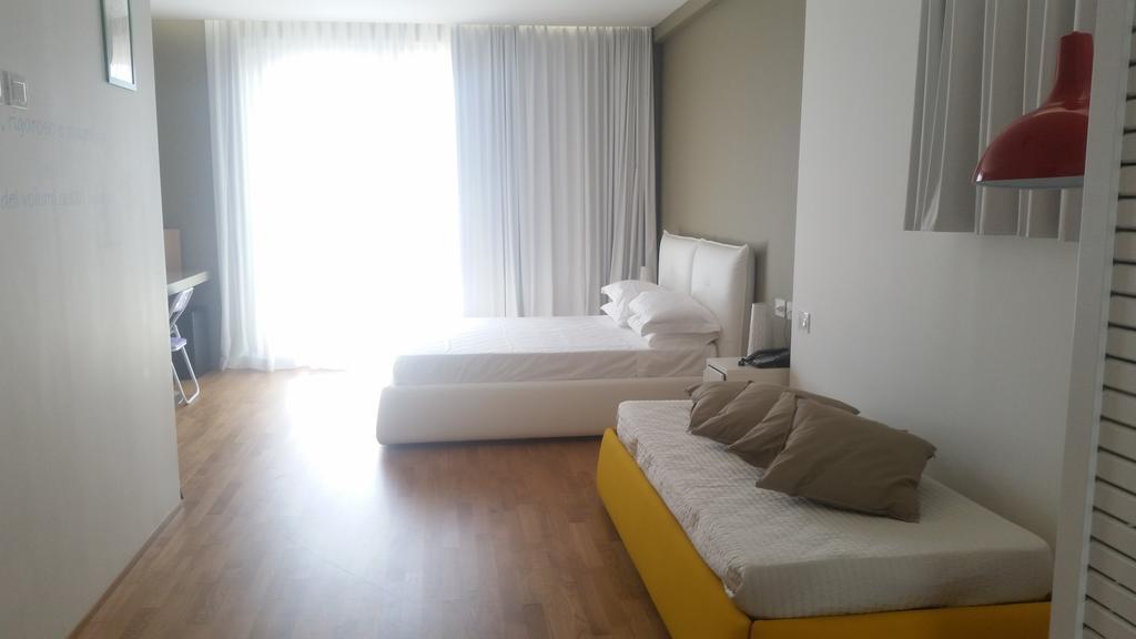 Copacabana Hotel Design มาร์เกริตา ดิ ซาวอยา ภายนอก รูปภาพ