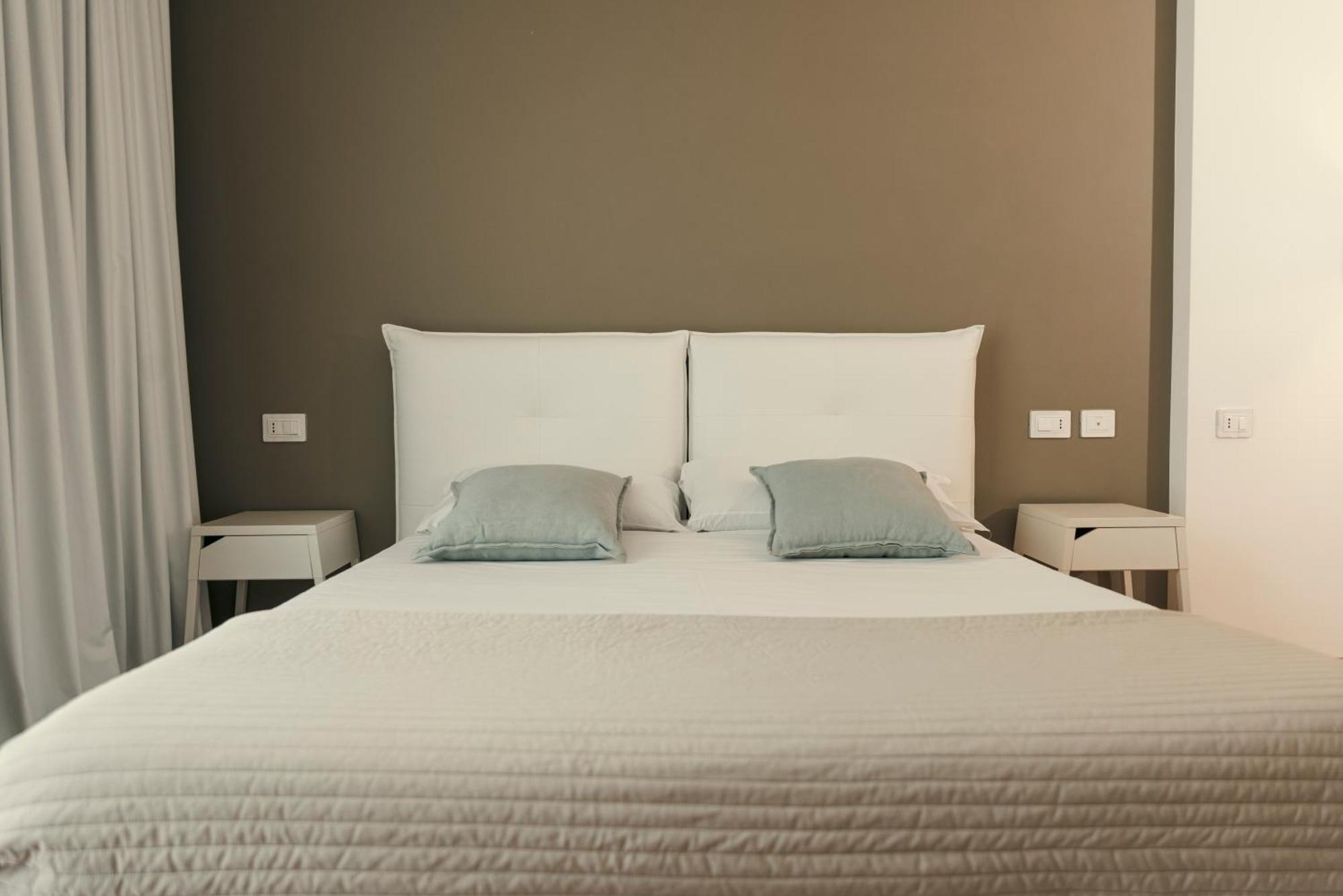 Copacabana Hotel Design มาร์เกริตา ดิ ซาวอยา ภายนอก รูปภาพ