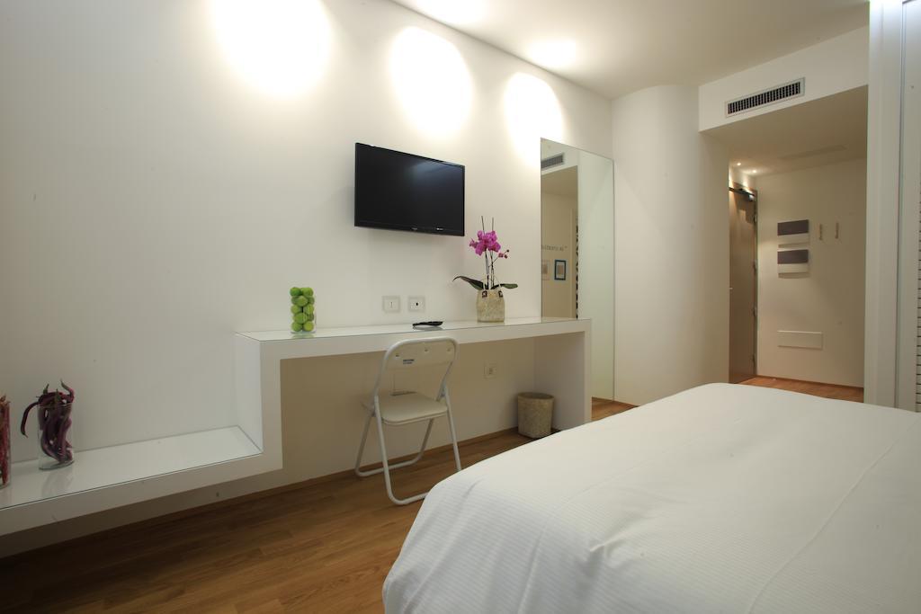 Copacabana Hotel Design มาร์เกริตา ดิ ซาวอยา ภายนอก รูปภาพ